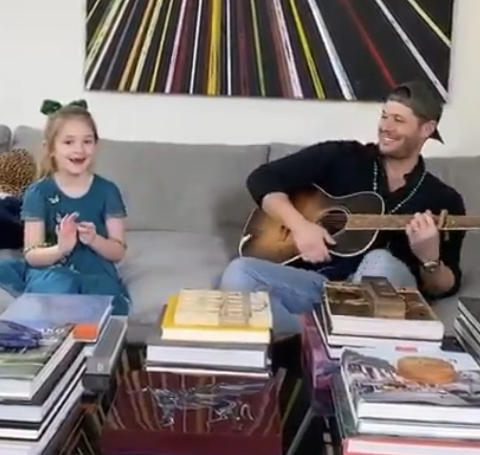 jensen ackles wearing a backwards baseball cap - thread