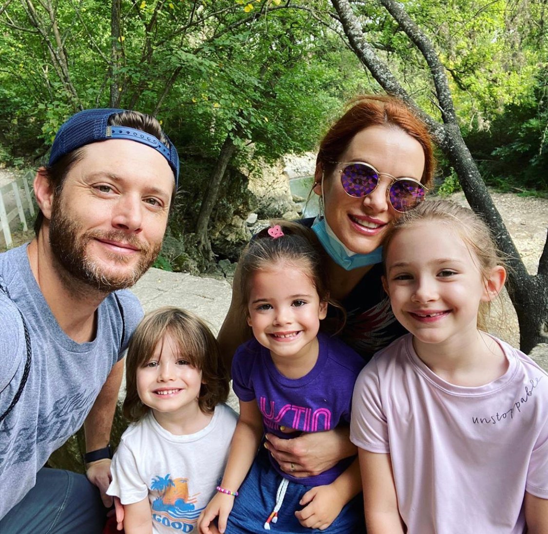 jensen ackles wearing a backwards baseball cap - thread