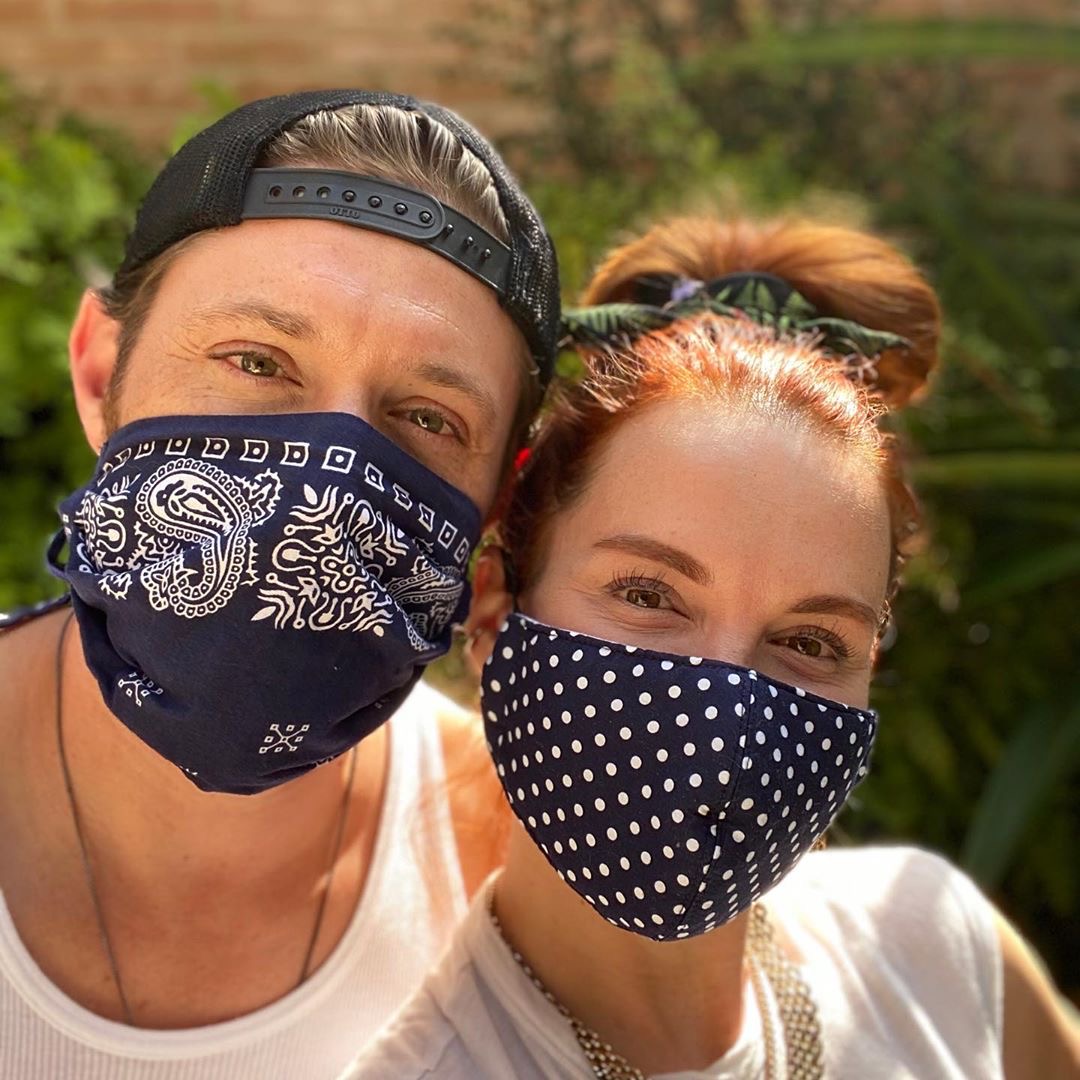 jensen ackles wearing a backwards baseball cap - thread