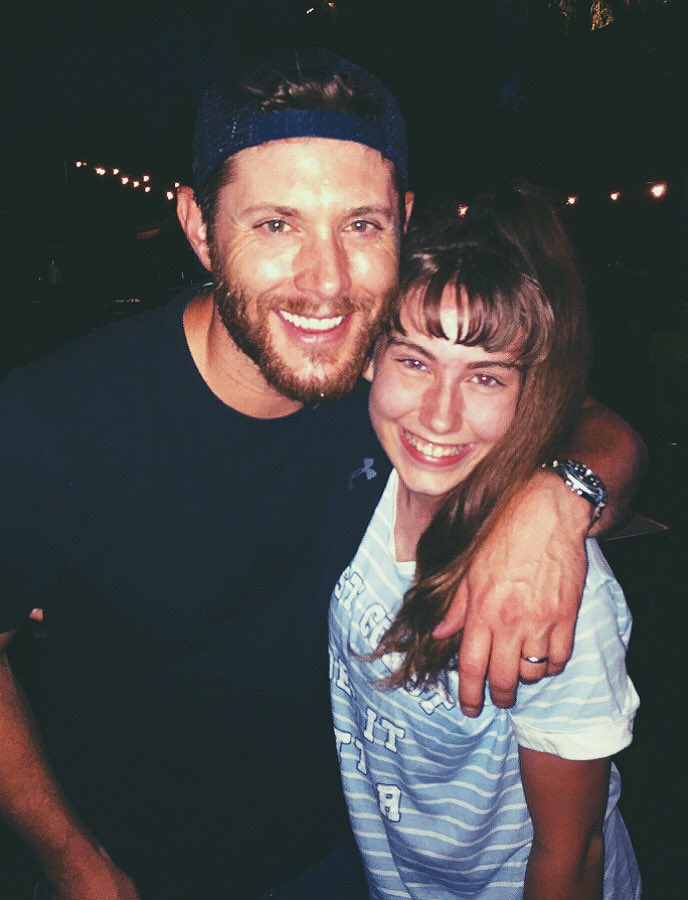 jensen ackles wearing a backwards baseball cap - thread