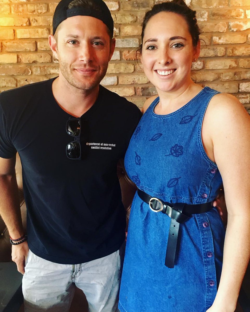 jensen ackles wearing a backwards baseball cap - thread