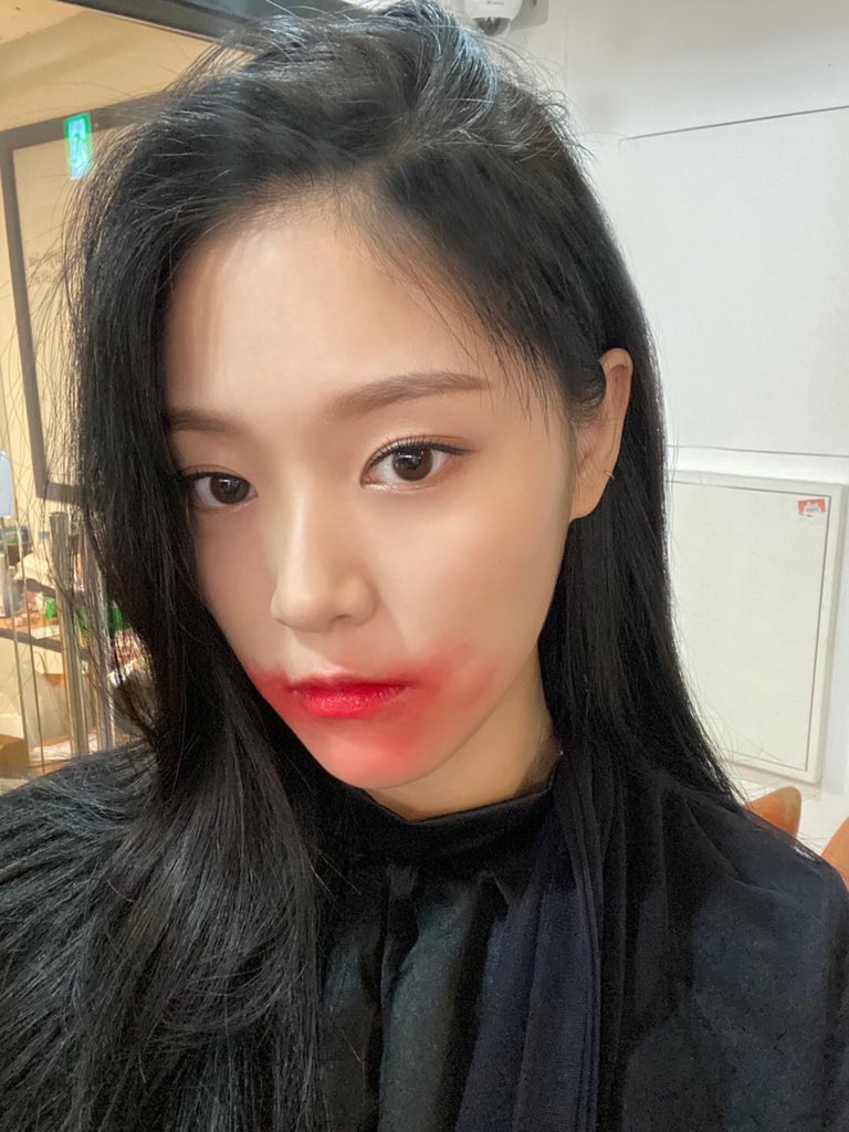 is it evidence or hyunjin selfie thread at this point