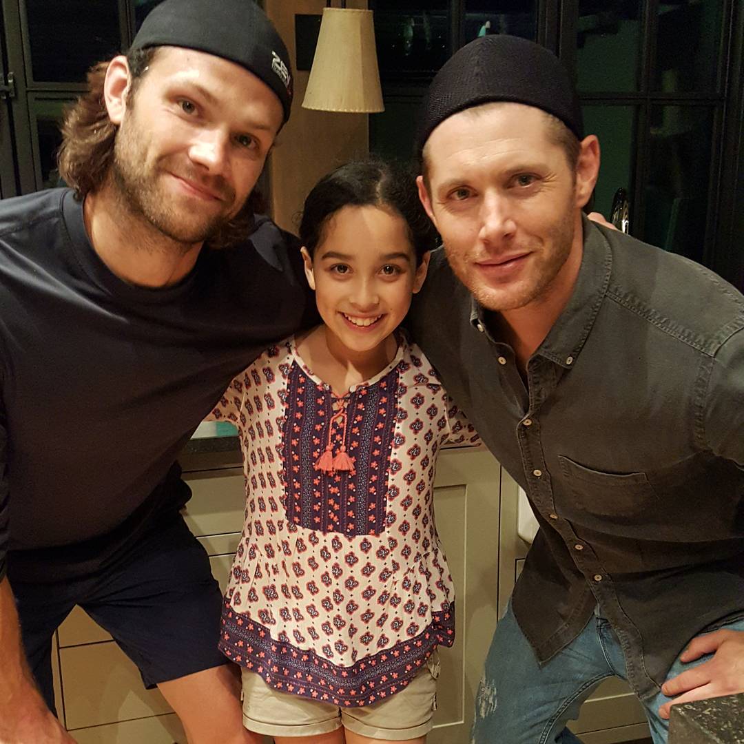 jensen ackles wearing a backwards baseball cap - thread