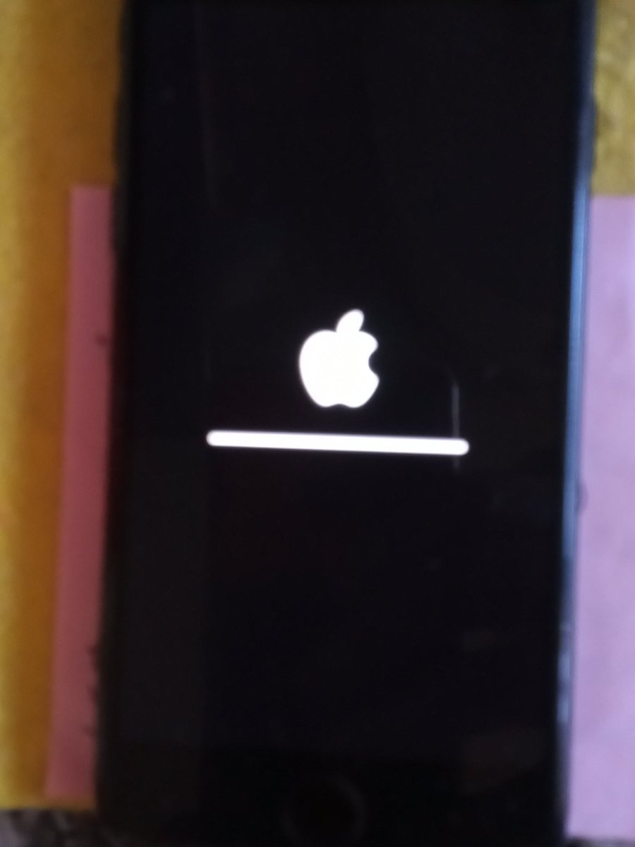 maullemos's tweet photo. @MrFilangie Yo estaba preocupado por perder apps... Perdí el teléfono entero. Gracias por todo ios14 😡 https://t.co/VQS6r0T8FQ