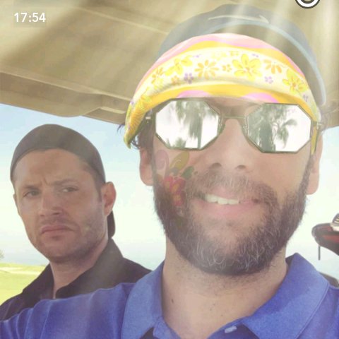 jensen ackles wearing a backwards baseball cap - thread