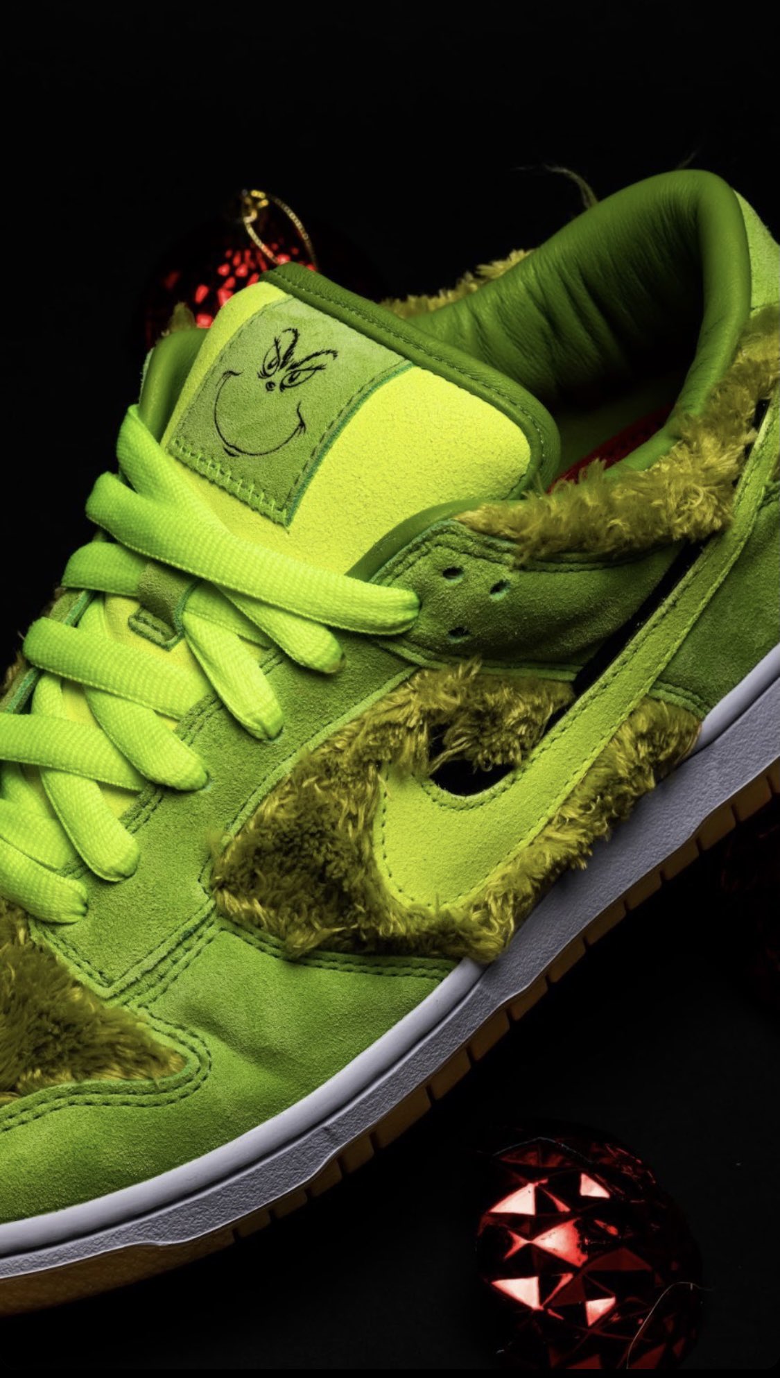 grinch nike sb