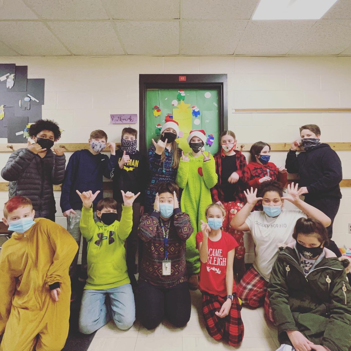 MissRutkowski5's tweet photo. Merry Christmas, Happy Holidays, and Happy New Year from my class, to you! @cecsdistrict @CECSD_Randall 
•
•
#merrychristmas #happyholidays #6thgrade #happynewyear https://t.co/ujILSLmwFY