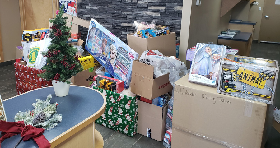 pipeworxca's tweet photo. @pipeworxca  Assists with Community’s Christmas Needs with Toy Donation https://t.co/8sp0kaqTIv
#giveback #communities #donations https://t.co/YZjyASskT2