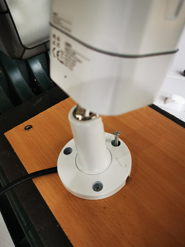 DDayCenter's tweet image. Waterproof enclosure screwed to the side of the garden kneeler and scrap of wood screwed to the underside. @Reolink camera mounted to the wood. Camera is PoE so enclosure is just used to keep network connection dry outside. #reolinkcaptures