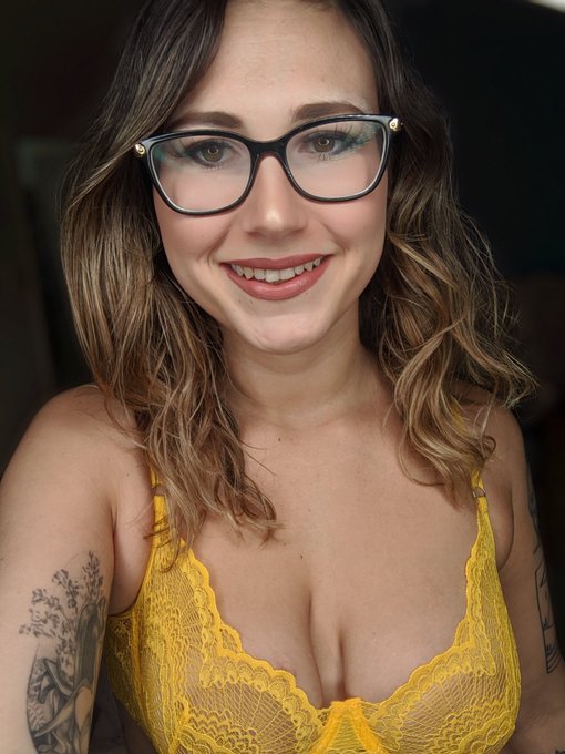 Watch PrettyRikki's leaked NSFW photo on TwXstars