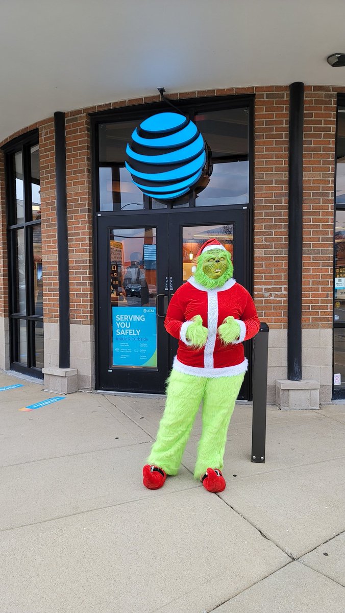 Eric2Flores's tweet photo. Come visit the Grinch at AT&amp;T La Grange! #LifeAtATT #WeAreGLM #Empire #LaGrange @OanaCioata @PaulaVofGLM @TomMonahan10 @ChristieMatz @JaviannMarrero https://t.co/w82RUevnMm