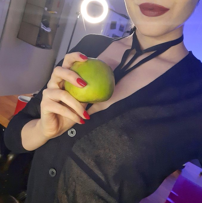 VIP Star - Borderline Girl's pics and videos Page Full Access - Latest Update - Ep8tmMQW8AIzIhR jpg:small visual 21