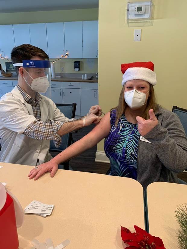 CSL_OakOpenings's tweet image. 🙌 We’re so excited that #CharterSeniorLiving communities are beginning to receive the COVID-19 vaccine! To request updates or to learn more about the vaccination process, contact us today: bit.ly/2WTMsKx.