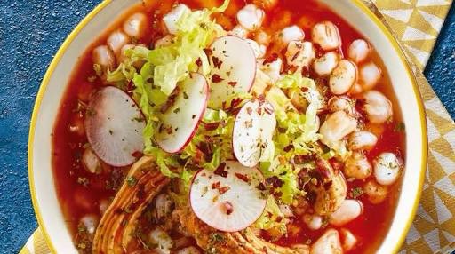 amygr__'s tweet photo. Dijera Gerardo Días “bien dice que aquel hombre que come callado, come varias veces”  yo mañana cerca de la olla del pozole 😂#tierracalientw https://t.co/2Sf3XPMrk3