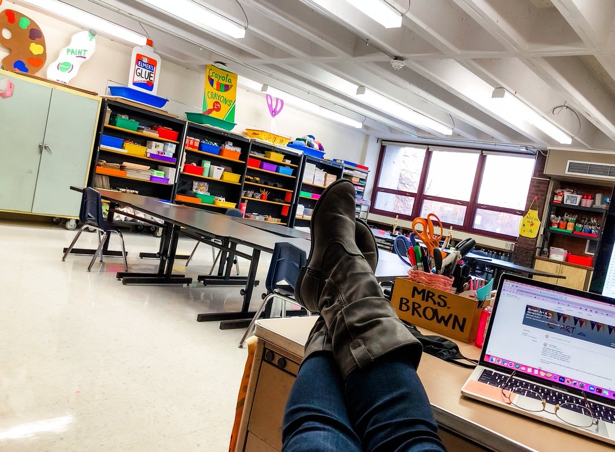 MrsBrown_Art's tweet photo. That's a wrap! See you in 2021, Byam artists! 🎨 #virtualFriday #ByeBye2020 #WinterBreak https://t.co/icXu1xiJLv