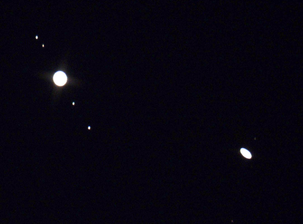 derek_chastain's tweet photo. Pictures from the Saturn and Jupiter Conjunction! The first one from Dec. 21st is overexposed to show Jupiter’s moons. The second one from the 22nd better shows Jupiter’s cloud belts and Saturn’s rings! https://t.co/Dd6rNQa42m
