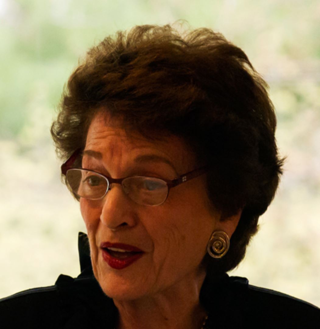 2/ Who is Judith Kaye? Tons of pics with those earrings on internet.