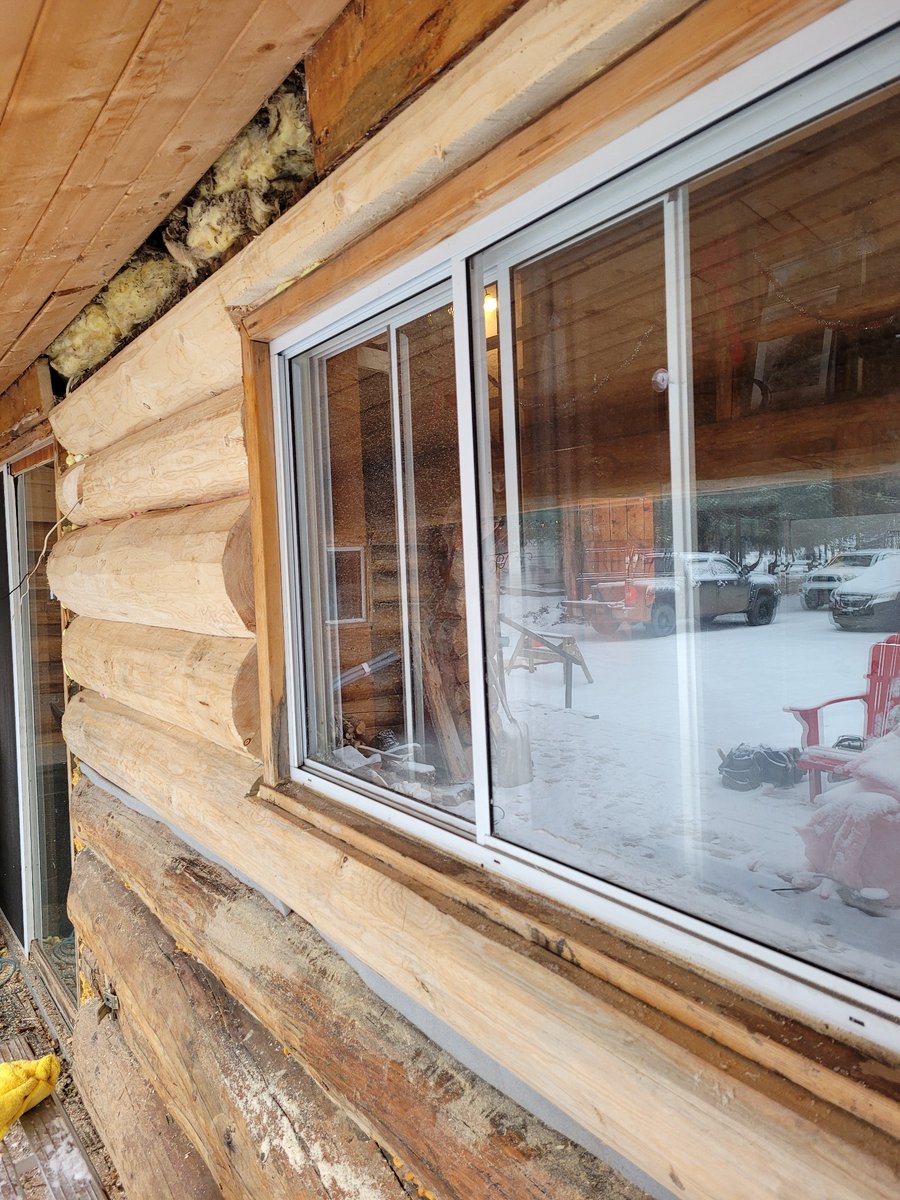 MH_WoodS's tweet image. One of our crews have been busy on a restoration project in the Buck Lake area.  Years of neglect and an inadequate roof structure led to the extreme decay.  Several logs needed to be replaced while others needed boron rods to protect them. #logrestoration #logbuilder