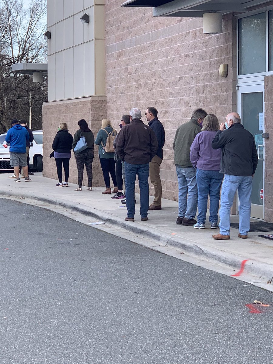 Dawgsfan4ever's tweet image. Trying to exercise my 21A right. This is what government regulation of private industry looks like. There is a line wrapped around the state owned liquor store to get inside and a 25 person deep line at the register. Employees were at least friendly and helpful. #21A #NCABC