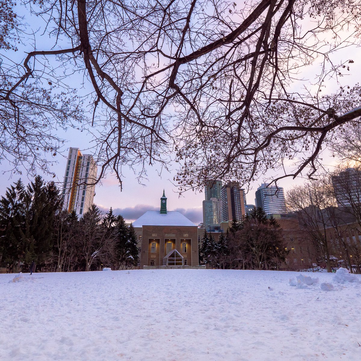 TorontoMet's tweet image. Wishing everyone a safe and happy holiday! A reminder that Ryerson will close on December 24, 2020 and will reopen on January 7, 2021.