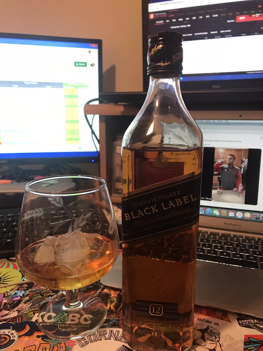 SidelineSquib's tweet image. About to go live but will catch up on that chug afterwards! 🍻🍻#replychug