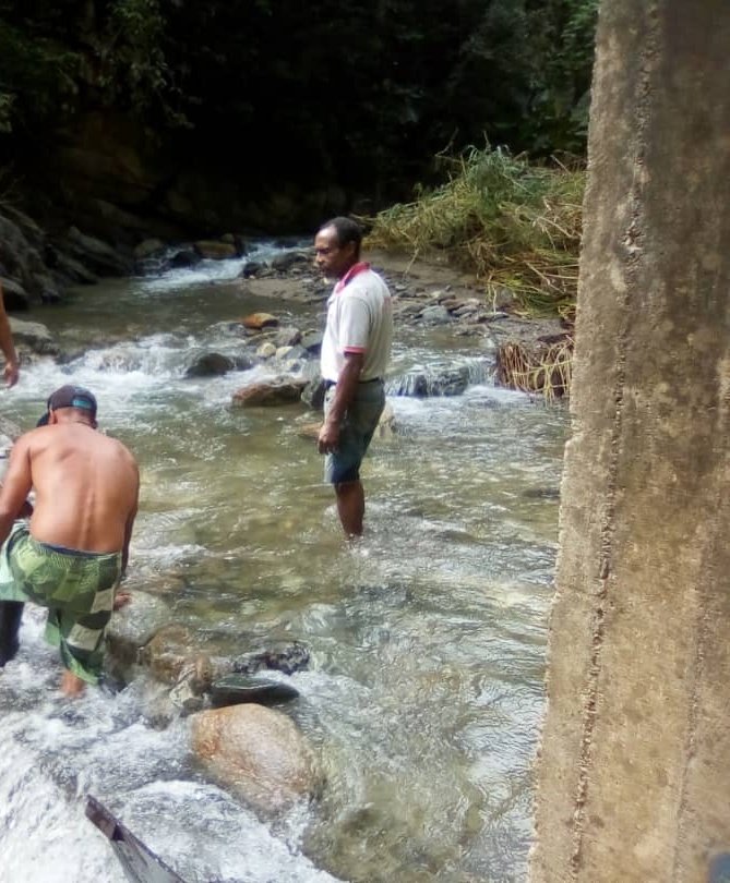 23DIC | Mcpio. Vargas (La Guaira) Cuadrilla de mantenimiento de Hidrocapital realizó limpieza y mantenimiento en el dique toma Chichiriviche. Se destapo la rejillas y se colocaron planchones. #AlServicioDelPueblo✊🏽🇻🇪 <a href="/NicolasMaduro/">Nicolás Maduro</a> <a href="/NestorLReverol/">Néstor Reverol</a>