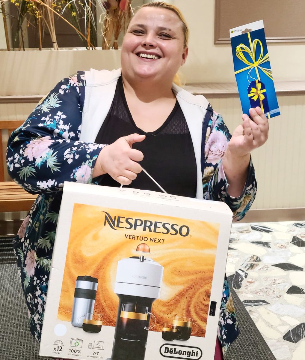 iosolutionsca's tweet image. The Holiday season is here and #teamiosolutions is enjoying it! ✨🎉 On est à la période des Fêtes et #teamiosolutions en profite !

✨Zouhra✨ @zora_zouhra_belkefkih
🎁 @nespresso.ca 
🎁 @bestbuycanada