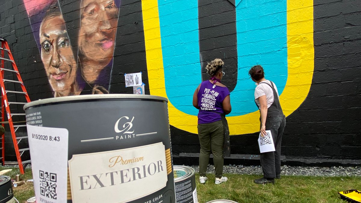 adlersri's tweet photo. Adler's 101: The paint for this beautiful mural painted in Providence was purchased at Adler's. We love our community so much &amp; are happy to have been a part of this story. @C2Paint 
.
#adlersri #adlersdesigncenter #adlershardware #designgoals #C2paint #hardwarestore #familyowned https://t.co/t4ninLexJA