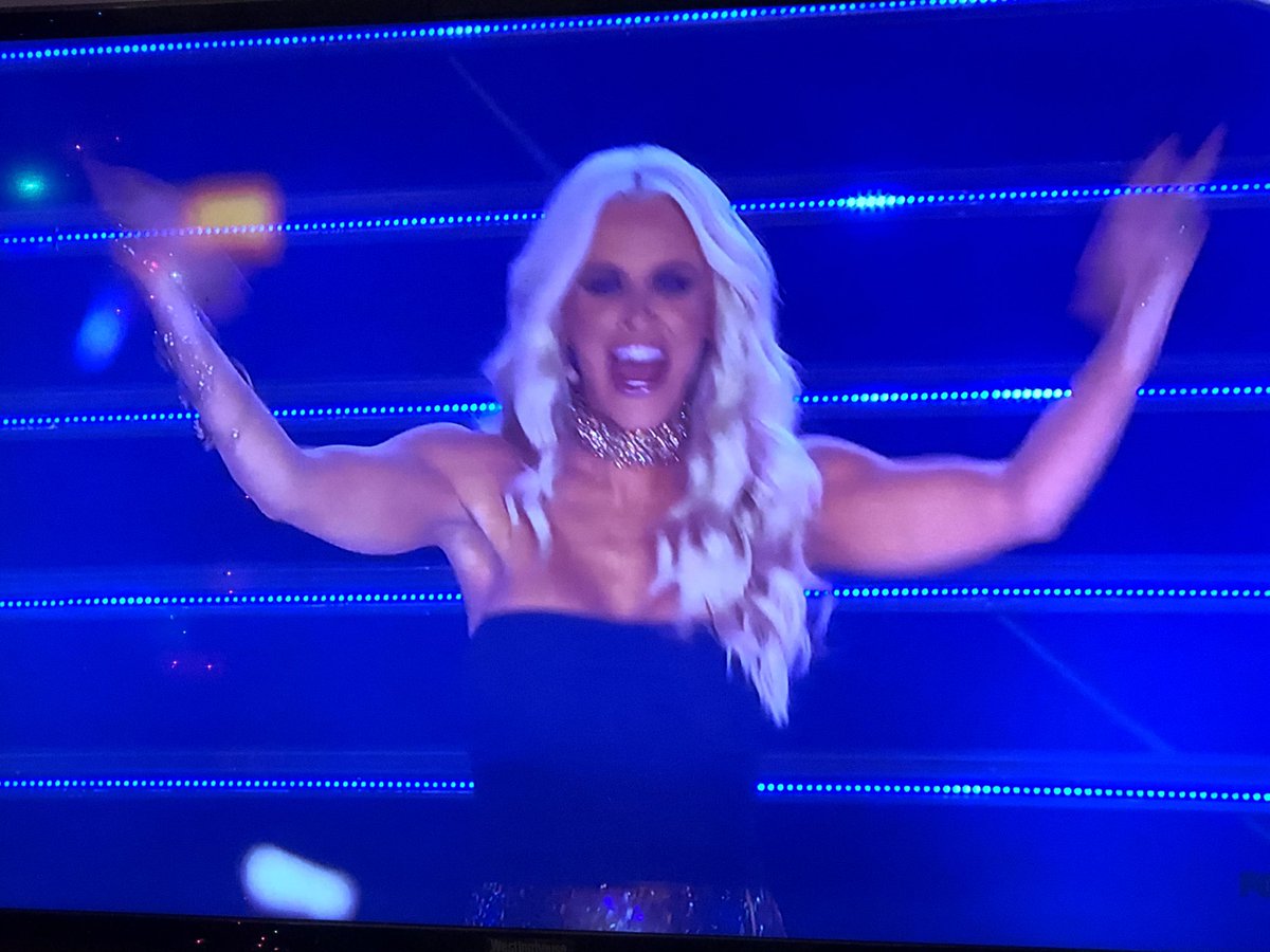 barebowproject's tweet photo. @JennyMcCarthy Random pause of #maskedsinger  and boom Jenny is jacked AF! 🤣 Merry Christmas to you and the fam! https://t.co/jQ9WFxpVL2