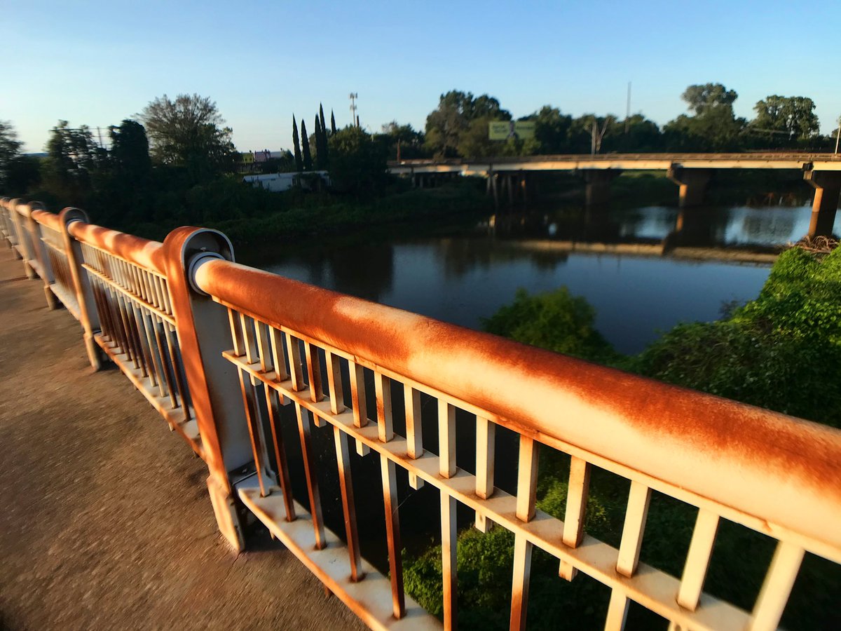 ScottDimmich's tweet photo. PHOTO OF THE NIGHT: Rusty railing at Cross Bayou. Taken in Shreveport, Louisiana, September 2019.

#shreveport #rustybridge #crossbayou https://t.co/id3V3f8nHd