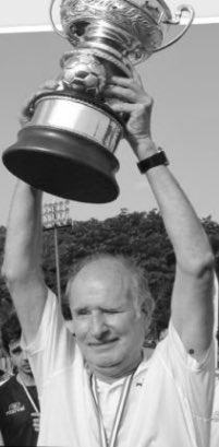 A un año de tu partida estimado amigo se te extraña manes !!!!