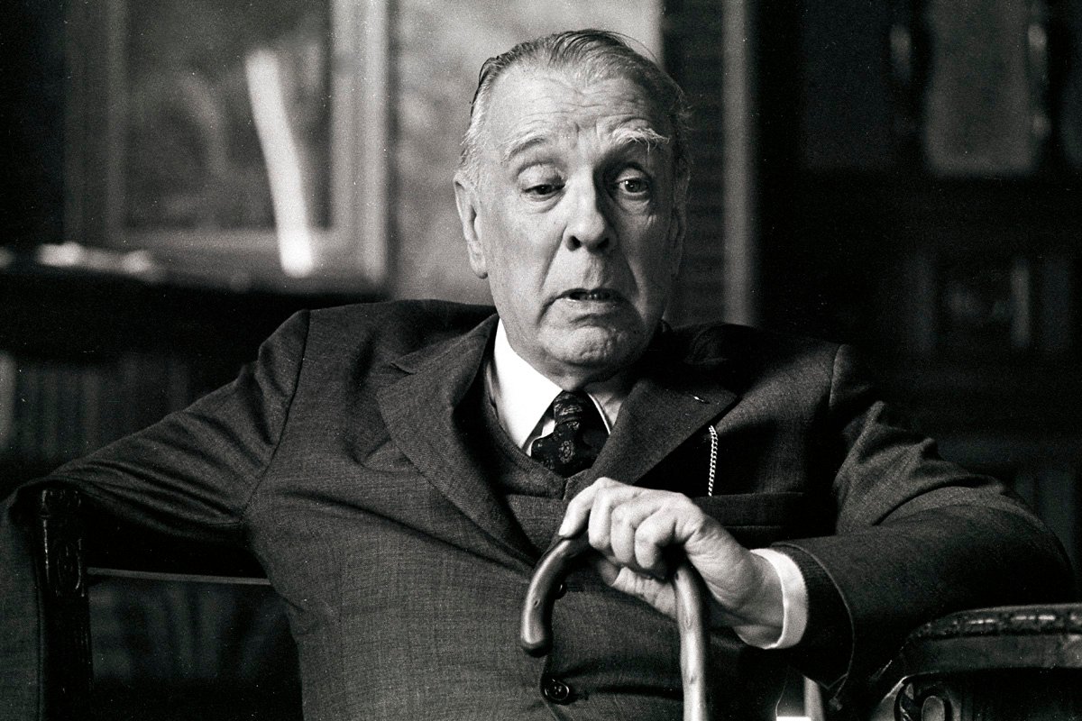 "Buscar la serenidad me parece una ambición más razonable que buscar la felicidad. Y quizá, la serenidad sea una forma de felicidad".
Jorge Luis Borges