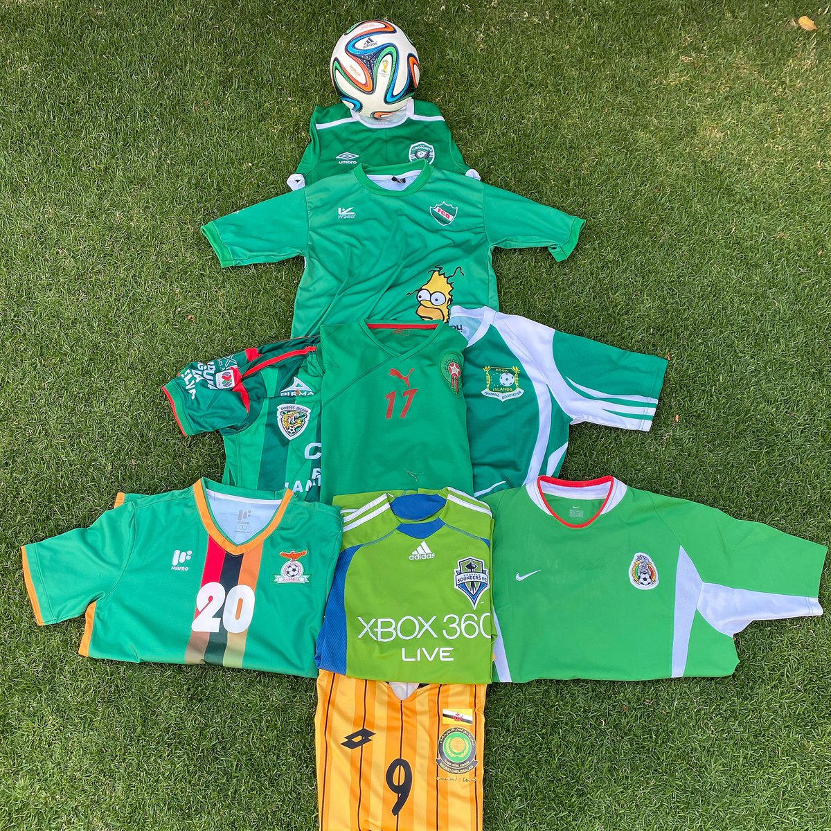 soccerskinsMT's tweet photo. @soccerskinsMT wishes you a Merry Christmas ⭐️🎄⛄️

Stay safe 😷

#ChristmasTree #FootballShirt #SoccerJersey #FootballJerseyCollection #ClassicFootballShirts #CamisetasFutbol #Trikots #MaillotDeFoot #KitsOutChallenge #FootballShirtCollection #JerseyCollector #SoccerSkins https://t.co/a3af3MY22B