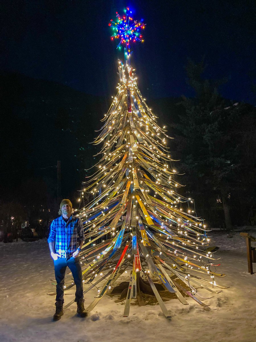 DierksBentley's tweet photo. Merry Christmas and happy holidays from me and the @flagandanthemco family...Colorado style...ha! #skitree https://t.co/YRFL54muNq