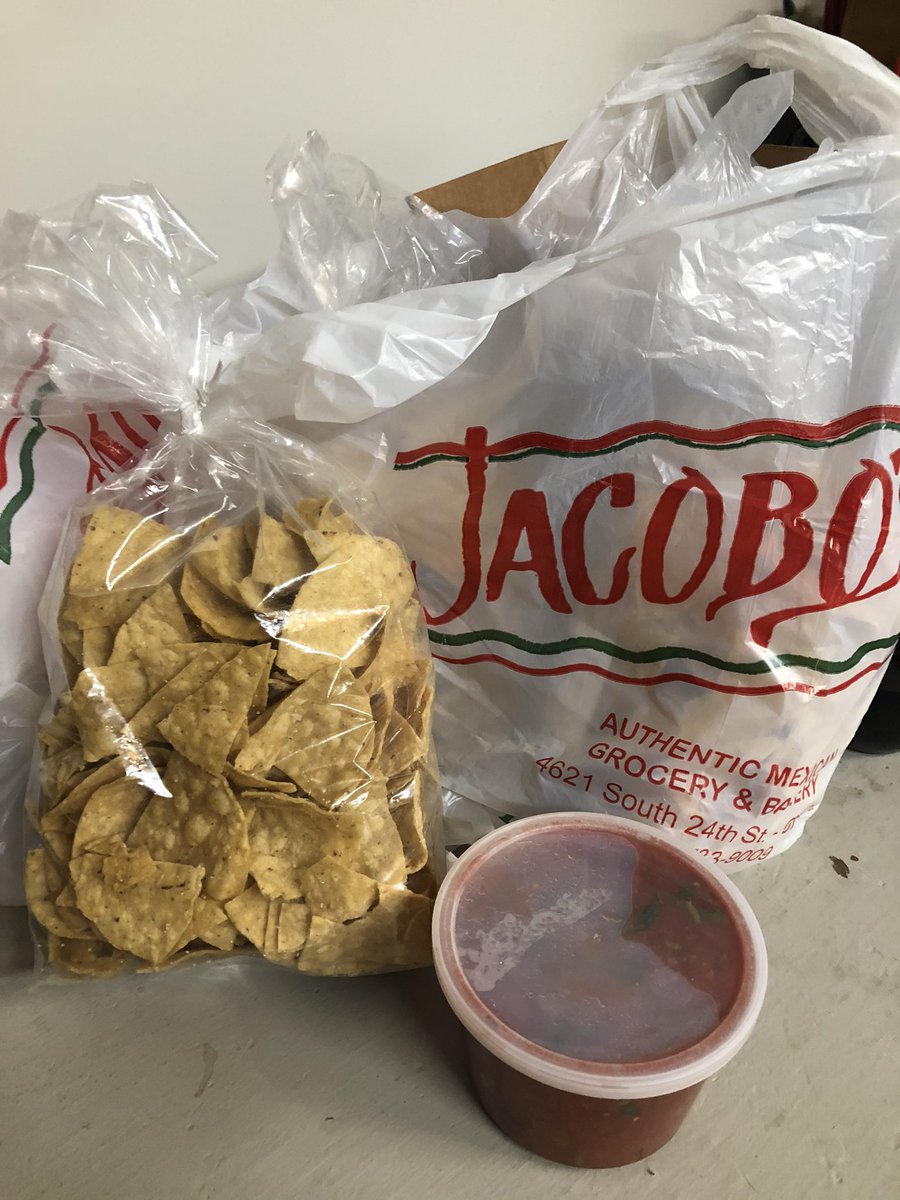 MA_Tietjen's tweet photo. One hour wait- including 20 minutes outside. 🥶Worth every minute. Walked out with today’s last bag of chips. ¡Feliz Navidad! #buylocal #jacobos #omaha https://t.co/eyoXisIs03