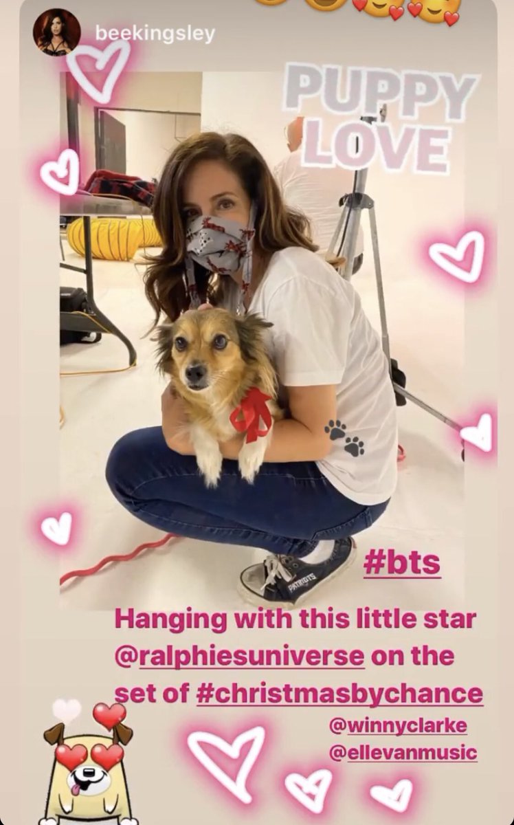 Ellevanmusic's tweet photo. #bts w #Ralphie on #ChristmasByChance 🎥 ❤️✨
@WinnyClarke @andrewcymek @beekingsley @SCHeartHome 
#dogactor #christmasclassics #movies #winnyclarke #torontofilm #pomjack #behindthescenes #filmlove #create #animals #goodsoldierfilms #gratitude https://t.co/eiQUKRz01f