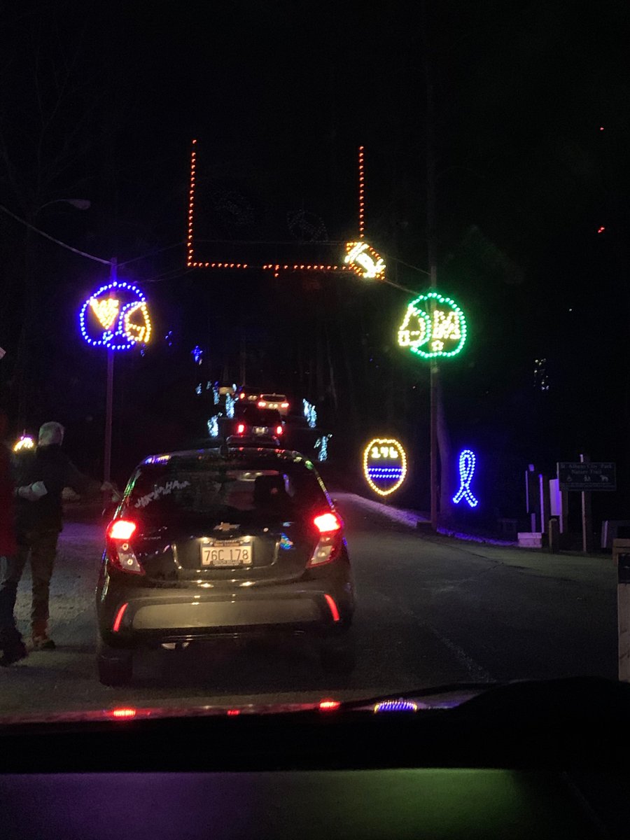 herd_sports's tweet photo. At the St. Albans City Lights! So pretty! @HSportswife @danielledindak @CJHarveyWCHS @TrevorLeskosky2 https://t.co/XUt3Aaz7pD
