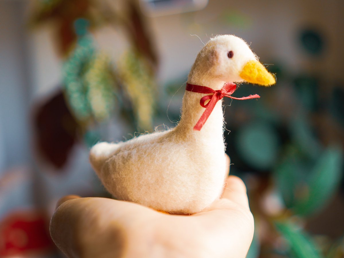 repeccas's tweet photo. Little goose I felted for @chillustrates ❤️ https://t.co/RXpQBhyD2A