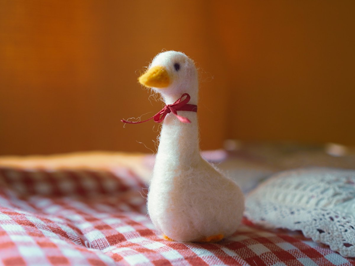 repeccas's tweet photo. Little goose I felted for @chillustrates ❤️ https://t.co/RXpQBhyD2A