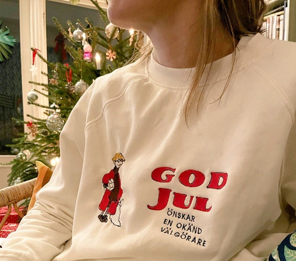 LisaLorentzon's tweet photo. Jultröjan är färdigbroderad, nu kan firandet börja. God Jul önskar en okänd välgörare. #karlbertil https://t.co/p3qtdHOlTT