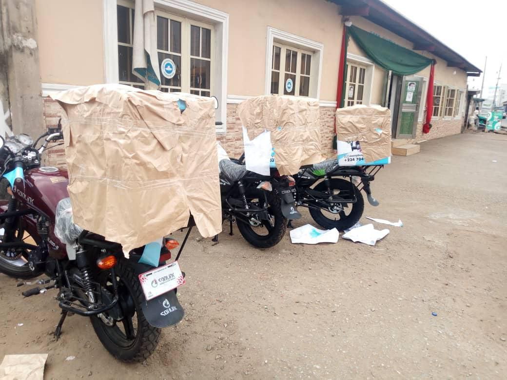 Instablog4's tweet photo. JUST IN....Titans celebrates the Queen🔱🔱 @Symply_Tacha @25 with a whooping cash gifts of 6 million naira, one bus, and three dispatch Bikes, This ain't no regular shit mehnn...
Congratulations are in order🔱🔱❤❤
@Symply_Tacha❤❤
#TachaBDayBash https://t.co/ie2lUn9Qr2