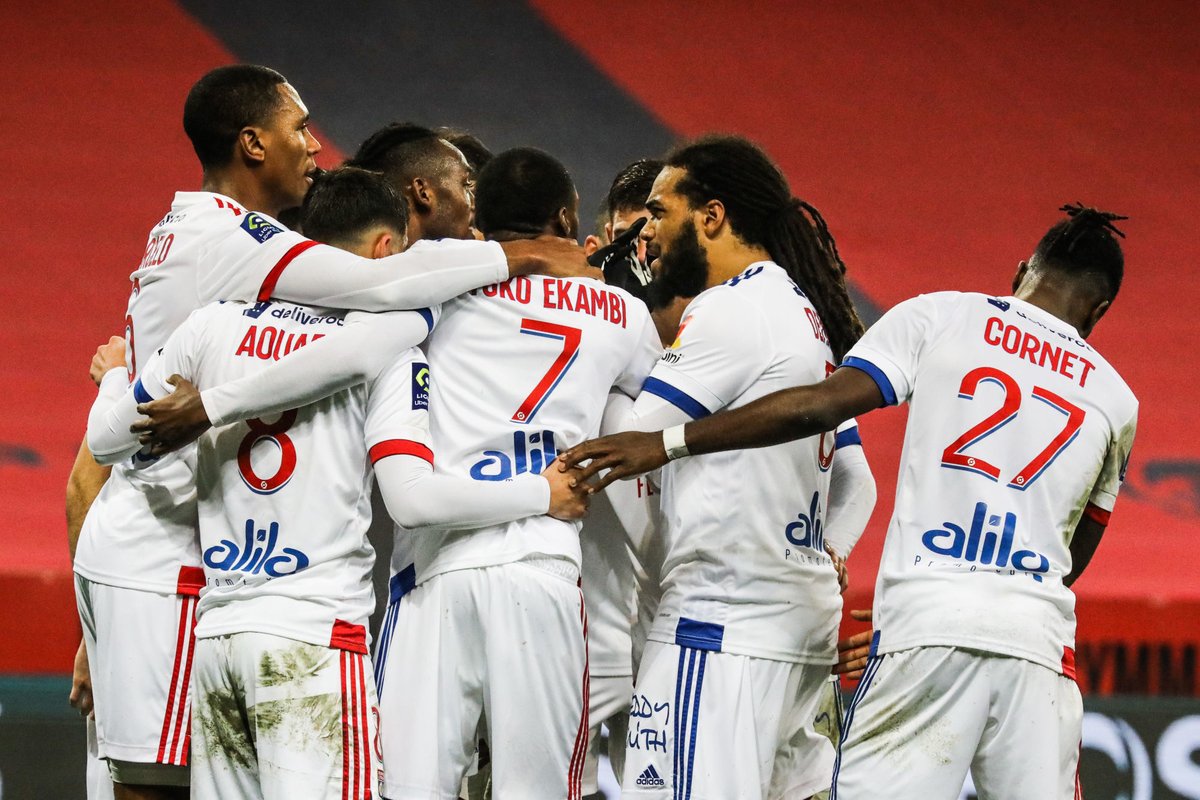 ActuFoot_'s tweet photo. 🔴 OFFICIEL ! L’OL est champion d’automne de Ligue 1 2020/21 !

Qui sera titré à la fin de la saison ? 🤔 https://t.co/3LWsLrn2xO
