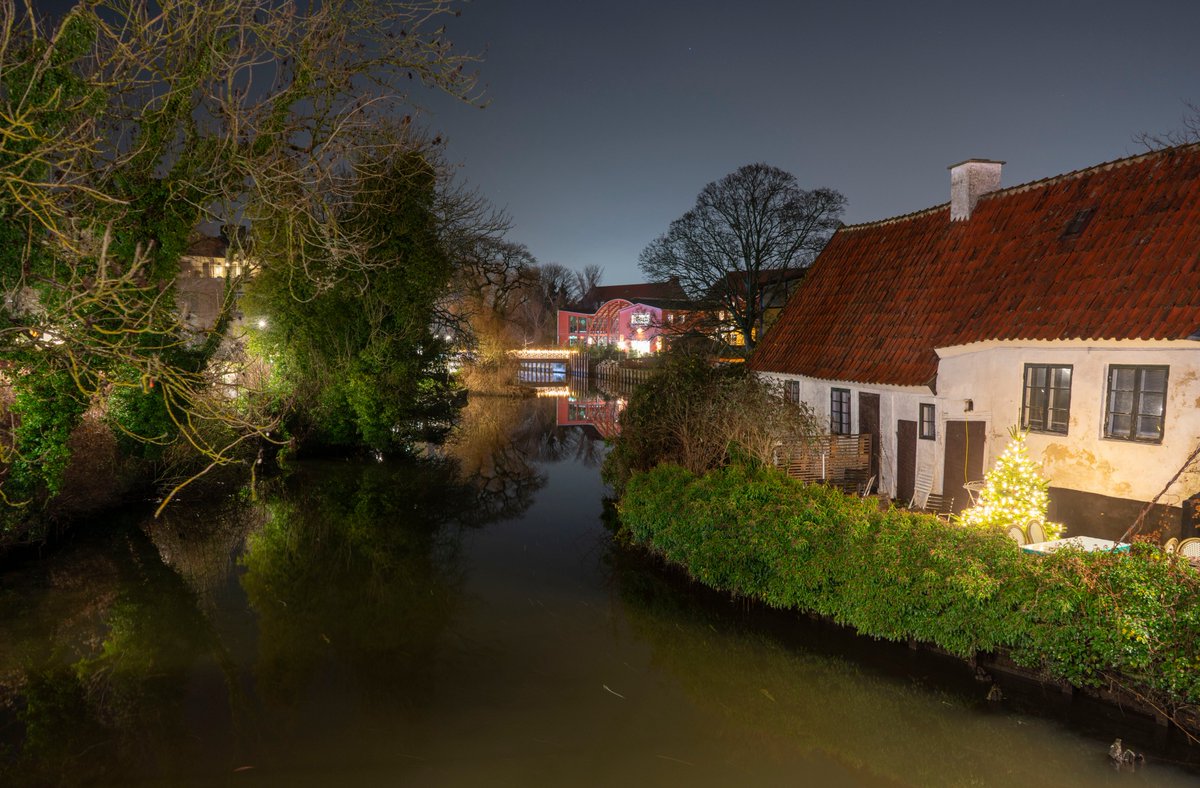DorteHedengran's tweet photo. Happy December 23th from Koge, Denmark.
#Denmark #StreetPhotography #December23th #NightPhotography #wednesdaythought #Wednesdayvibe #WednesdayMotivation #Christmas #xmas2020
📸Dorte Hedengran https://t.co/ZiyoUZP2VU
