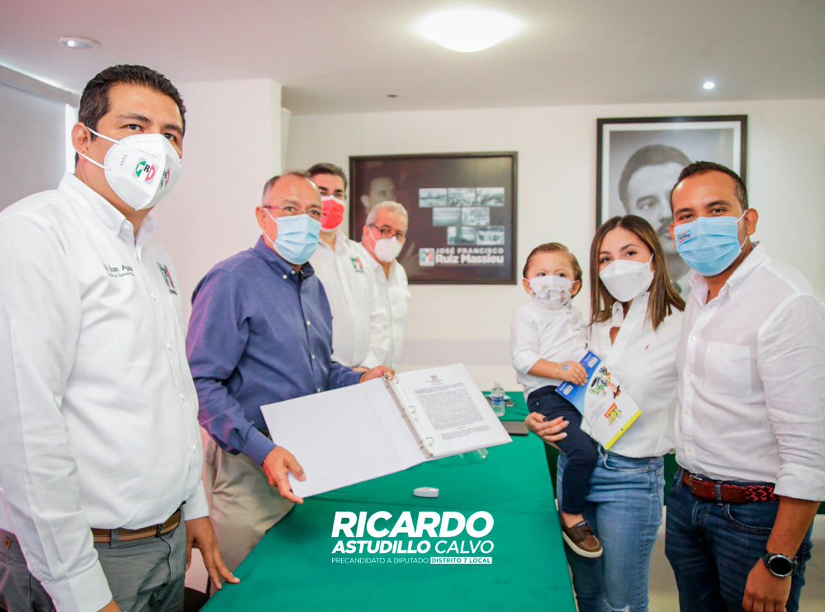 richastudillo's tweet photo. Con mucho entusiasmo les comparto que hoy me registré como precandidato a diputado por el distrito séptimo local en Acapulco con la convicción de ser un aspirante que propone, trabaje y dé resultados.
Muy agradecido por todas sus muestras de apoyo y solidaridad
#EstaEsLaRuta https://t.co/r39SMpKfMe