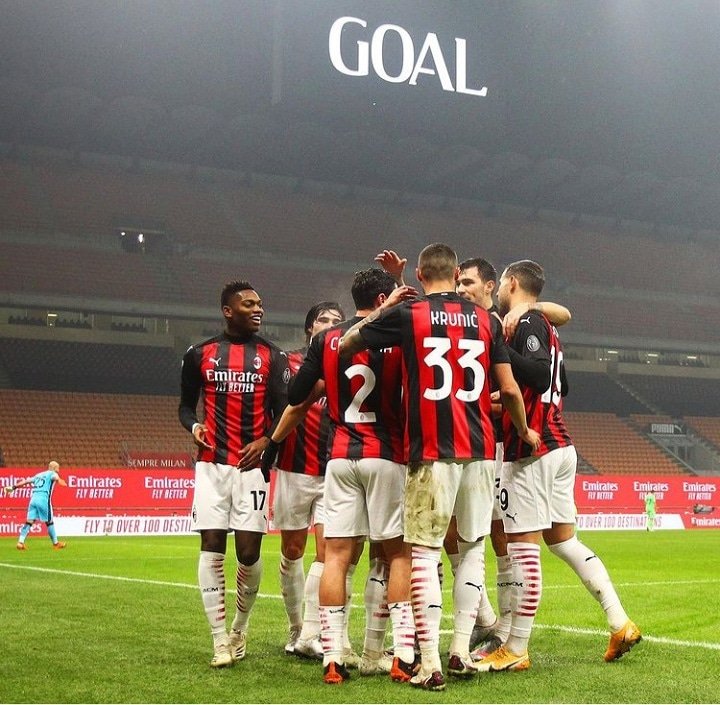 MilanClubPeru's tweet photo. ¡GANOOOOOOOO EL MILAN!!!!!!

EN EL FINAL, EN EL FINAL!!!!!

SE ACABA EL AÑO COMO PUNTEROS DE LA SERIE A

HAY QUE SOÑAR ROSSONEROS, ESTE MILAN NOS HARÁ SOÑAR

MILAN 3-2 LAZIO

¡FORZA MILAN CARAJO! 🔴⚫🔴

#ForzaMilan #WeAreACMilan #MilanLazio https://t.co/HMTCak45AG