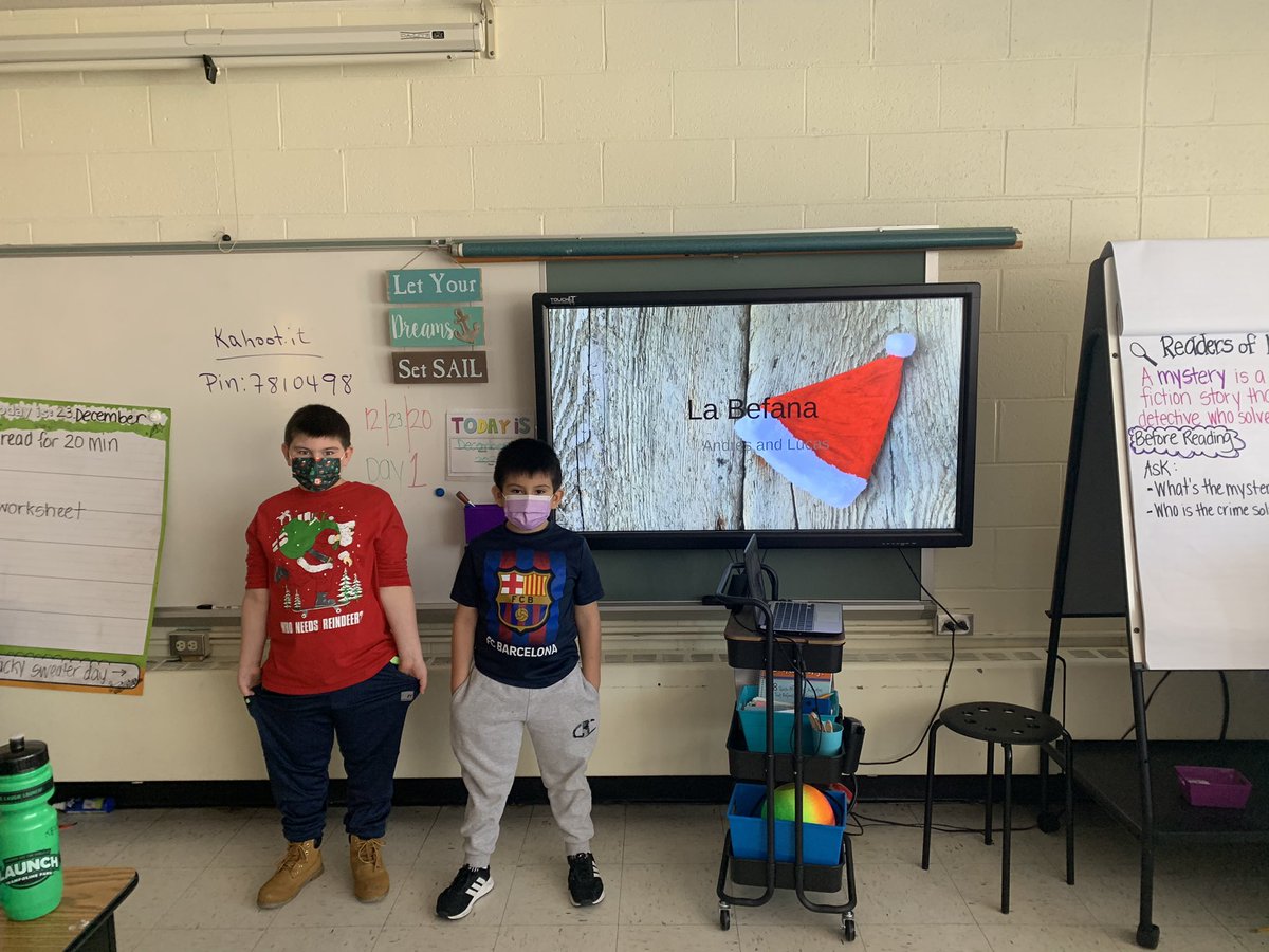 missandreucciC1's tweet photo. More excited third graders sharing their holidays around the world presentations! https://t.co/I4NgBYCtWG
