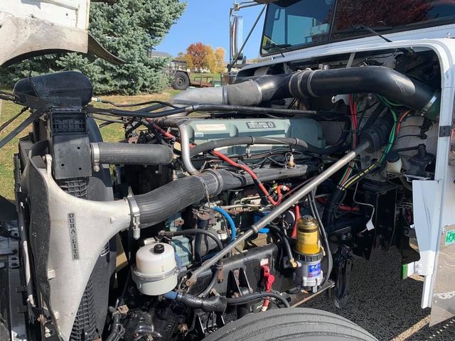 DemandDetroit's tweet photo. When you have an engine that's built to last, you know there's nothing like the feeling of hitting your first millionth mile! Congratulations to you and your 2006 Detroit #Series60 14L engine using EGR, Scott White! 👏 https://t.co/oaMjYFwlyg