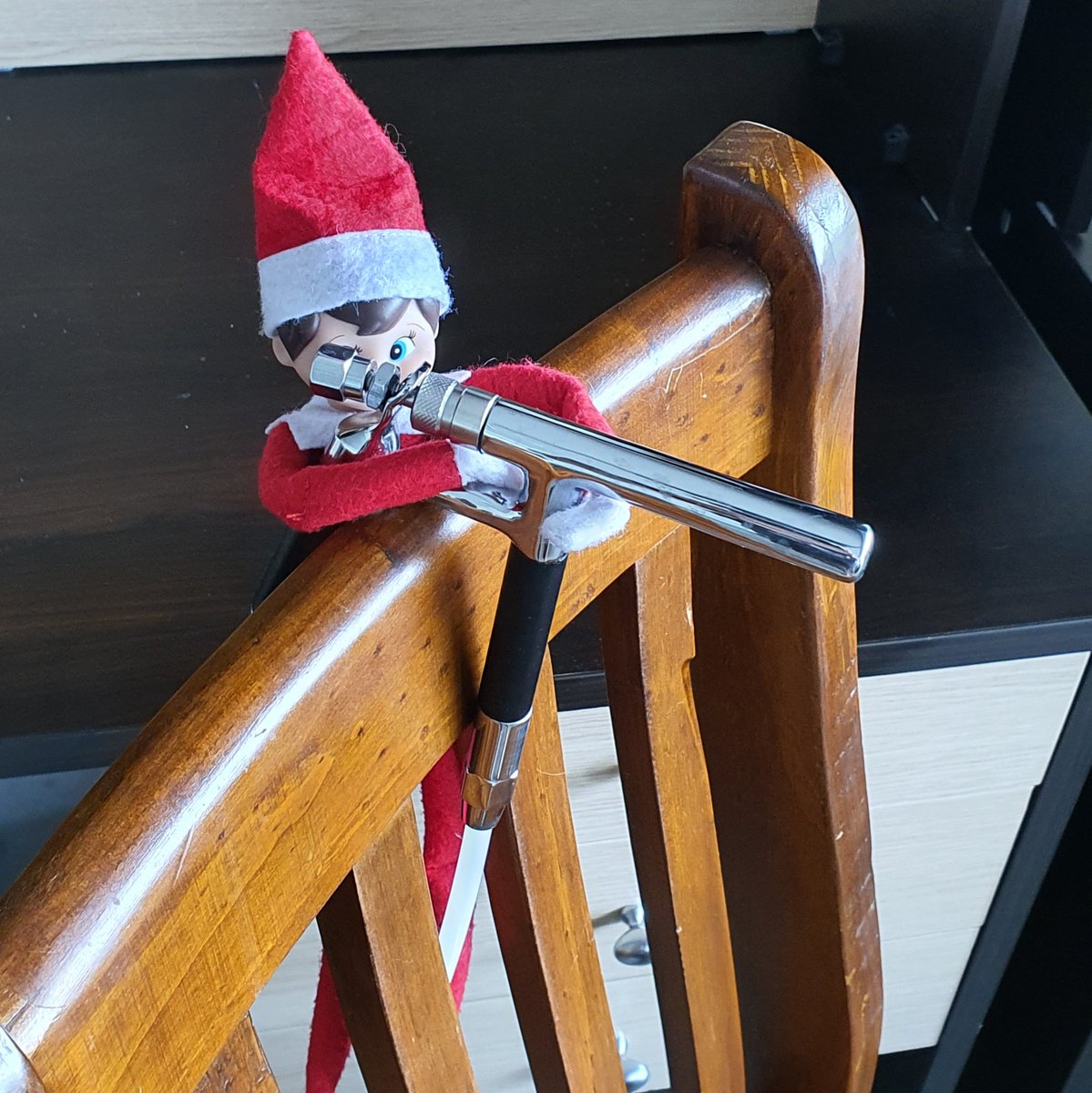 nicholaswiseman's tweet photo. It's a #BEER gun #Sacch, a #BEER gun!
But more importantly, it's #Christmas Eve - what are you up to.

Oh right, Christmas Movie time - Die Hard!

#elfontheshelf #homebrew #Yippee-Ki-Yay https://t.co/1gkgHNuU1y