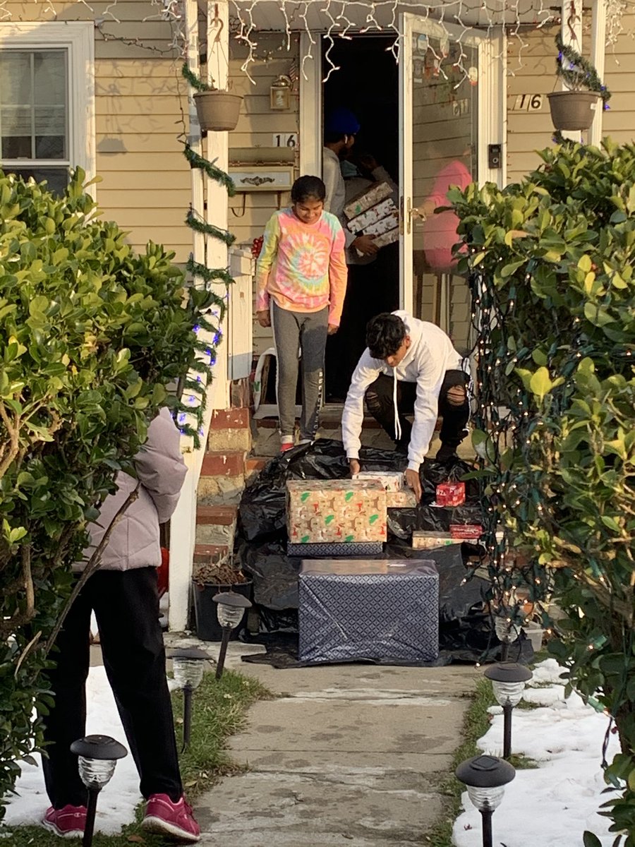 NY Metro Home Services Team; DSM’s, TSM’s, ISM’s, Branch Install Managers, RSM’s and so many more. Came together to adopt a family(both parents are front line workers)  for XMAS. Taking Care of Others and Giving Back. Providing Gifts for all for a Merry Xmas. Thanks to all