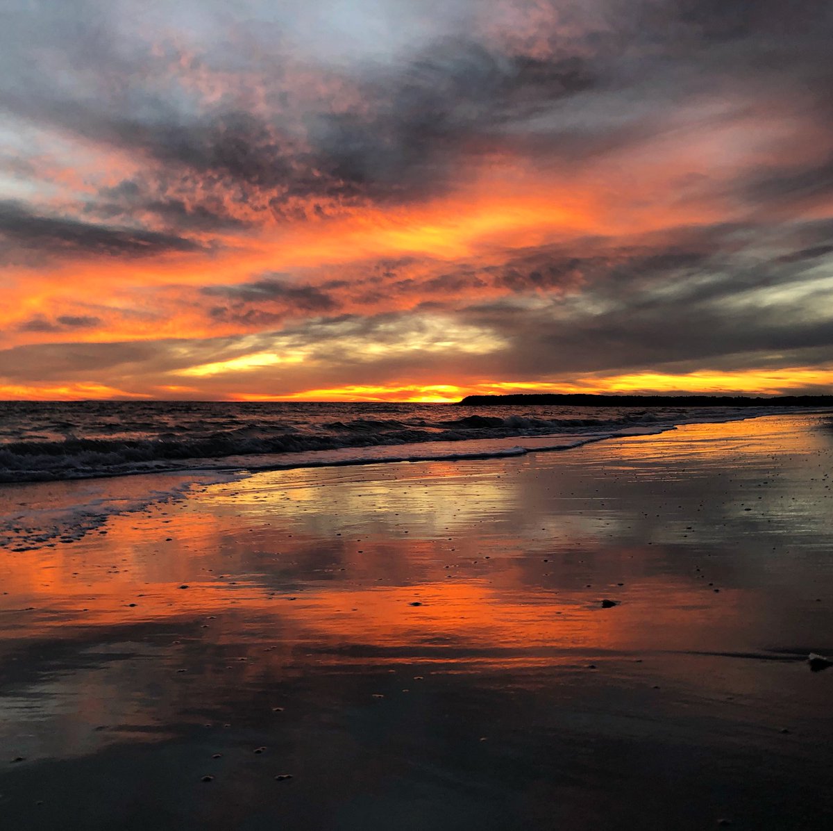 MakingMyPoint's tweet photo. 12/23/20 tonight’s #pointlookoutny #sunset https://t.co/vncqiHmlze